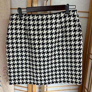 Michael Kors Black & white Houndstooth Wool Skirt – Size 10 – Made in Italy